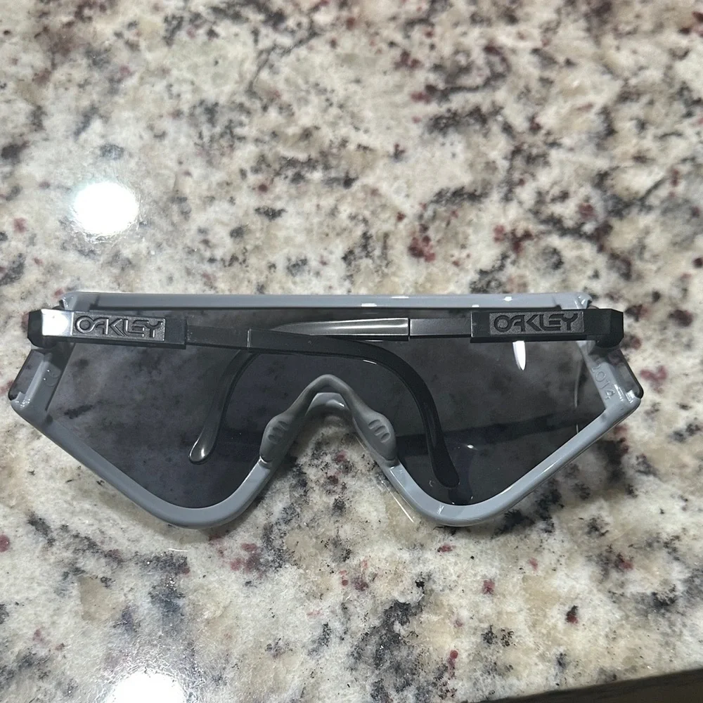 Oakley Gray and Black VR Goggles